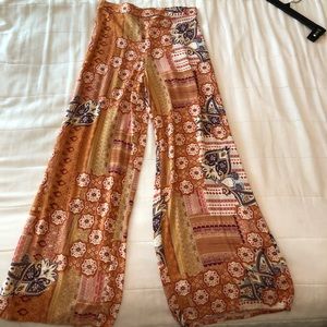 Super cute hippy pants. Size small.